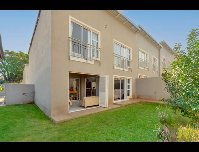 3 BEDROOM TOWNHOUSE FOR SALE IN BRYANSTON